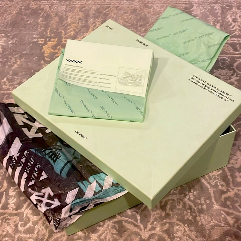 Off-White Shoe Box “empty”